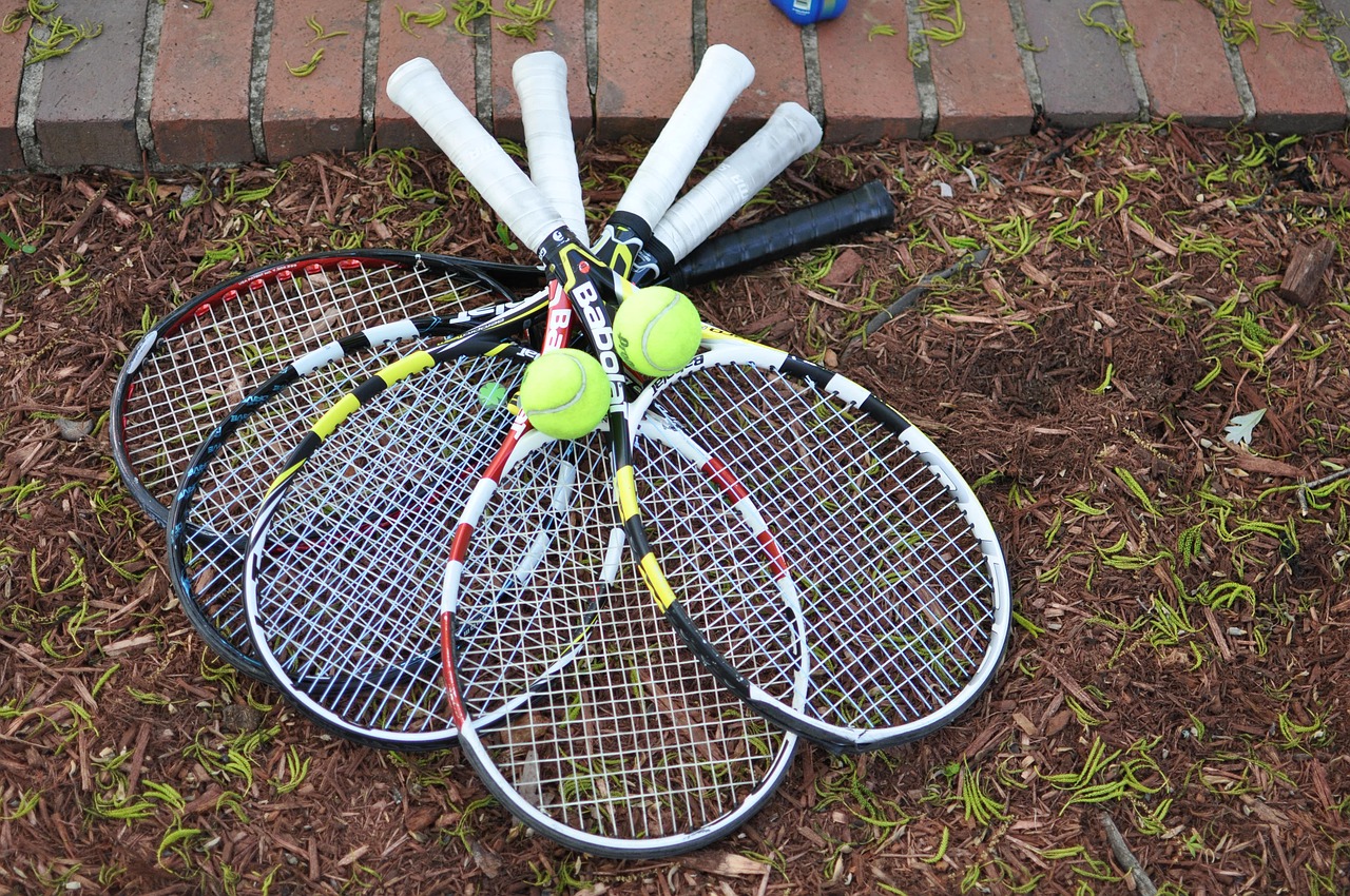 elegir raquetas de tenis apiladas