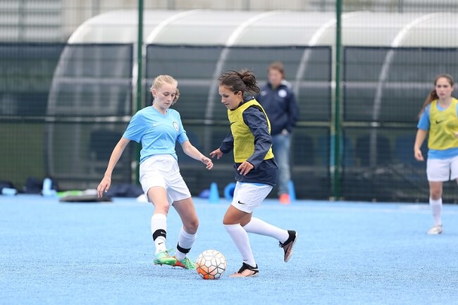 futbol femenino - campamento Manchester City