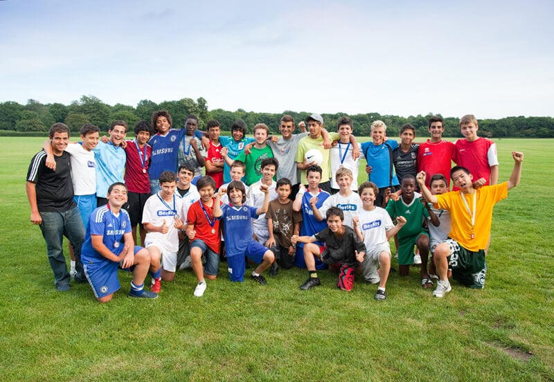 Raisons pour envoyer tes enfants au stage de football à l’étranger.