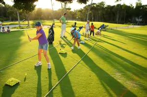 ejercicios de golf para ninos   imagen via elbosquegolf.com  300x198 - ¿Cuál es la mejor edad para comenzar a practicar golf?