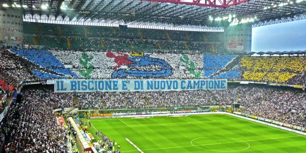 San_Siro_Stadium By oscar federico bodini from Milan, Italy - La coreo del 17esimo scudo