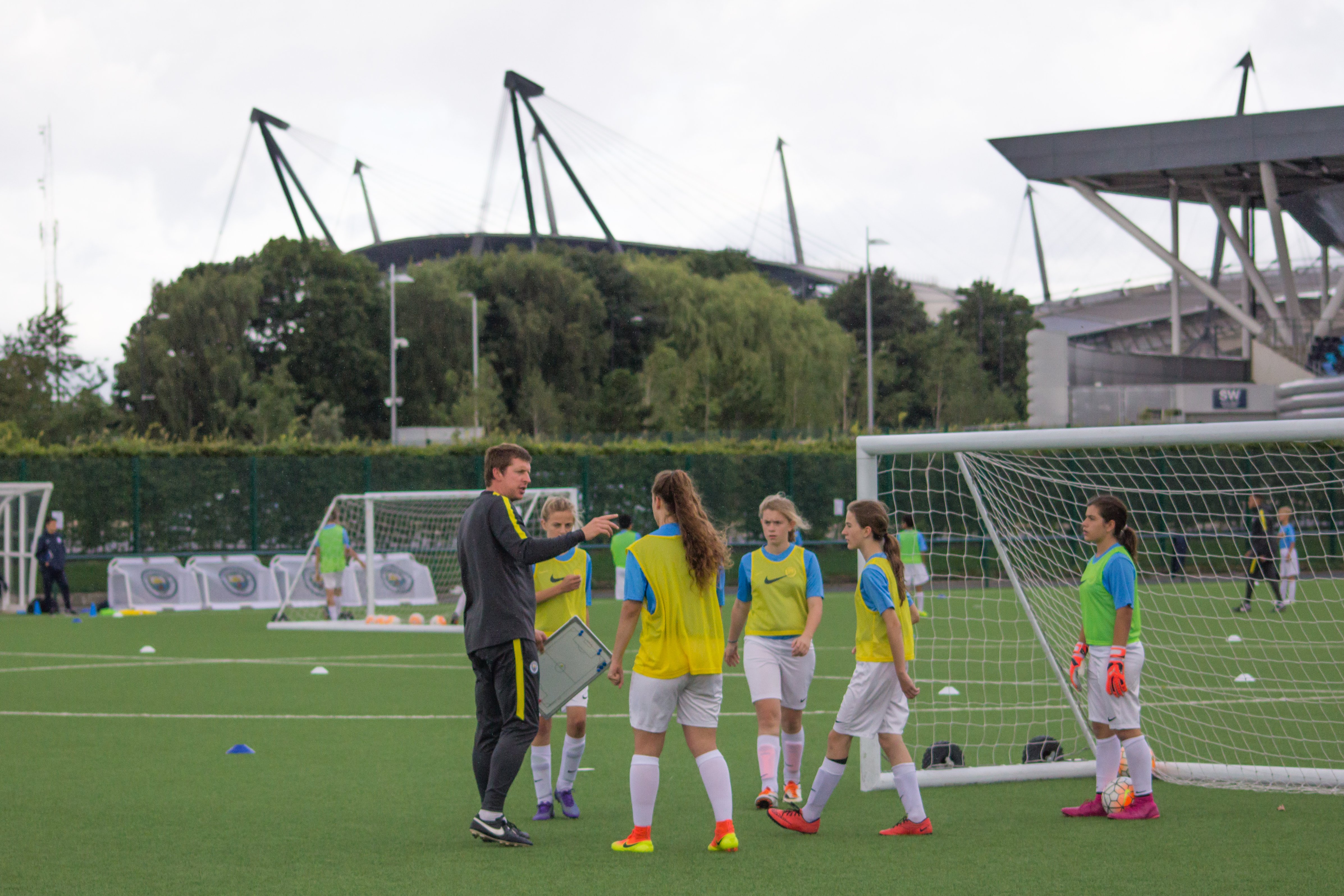 campamentos de fútbol para chicas manchester city