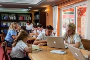 sis 7 300x200 - Campamentos de tenis e inglés. Consejos para valorar un programa con idiomas sis 7 300x200 - Campamentos de tenis e inglés. Consejos para valorar un programa con idiomas