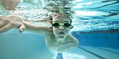 natacion niños 400x200 - 10 ideas to exercise with your kids natacion niños 400x200 - 10 ideas to exercise with your kids