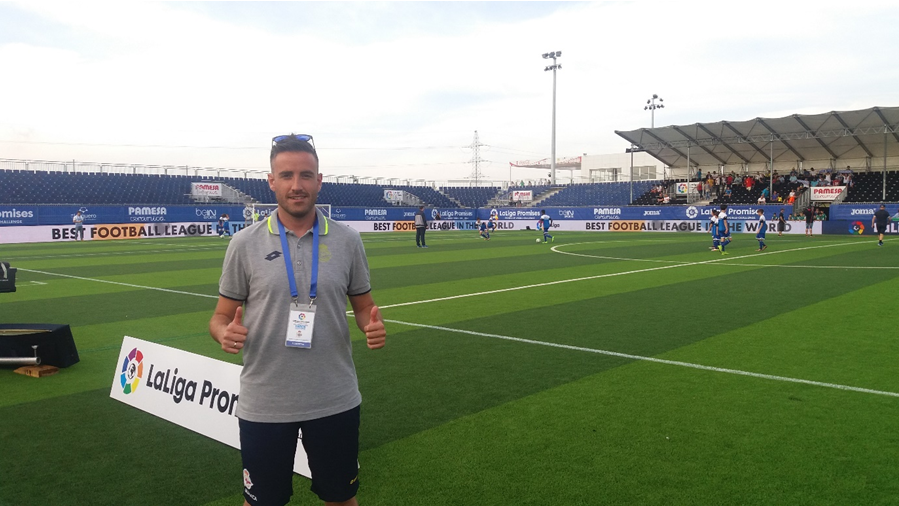 No hay que saber jugar al fútbol para vivir el fútbol. Te estamos busc