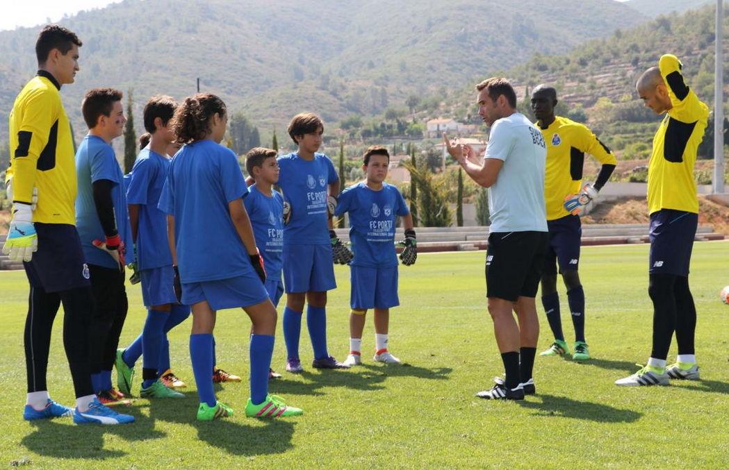 Goalkeeper training at the Valencia High-performance Soccer goalkeeper camp