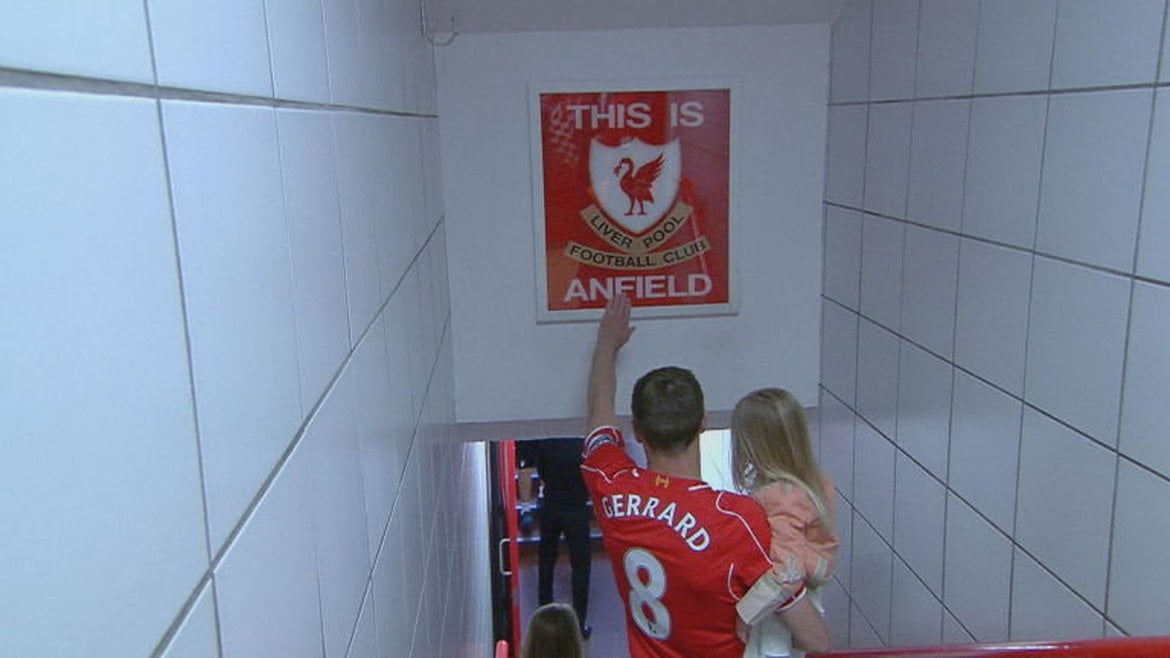 supersticiones en el fútbol - Steve Gerrard en el túnel de Anfield