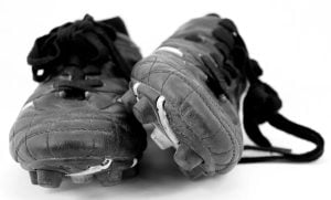 Come scegliere il tipo di scarpe da calcio giusto per il campo giusto?