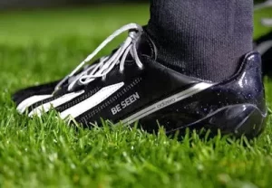 Come scegliere il tipo di scarpe da calcio giusto per il campo giusto?