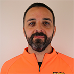 Foto dell'allenatore di calcio presso l'Accademia del Barça Xavi Bravo
