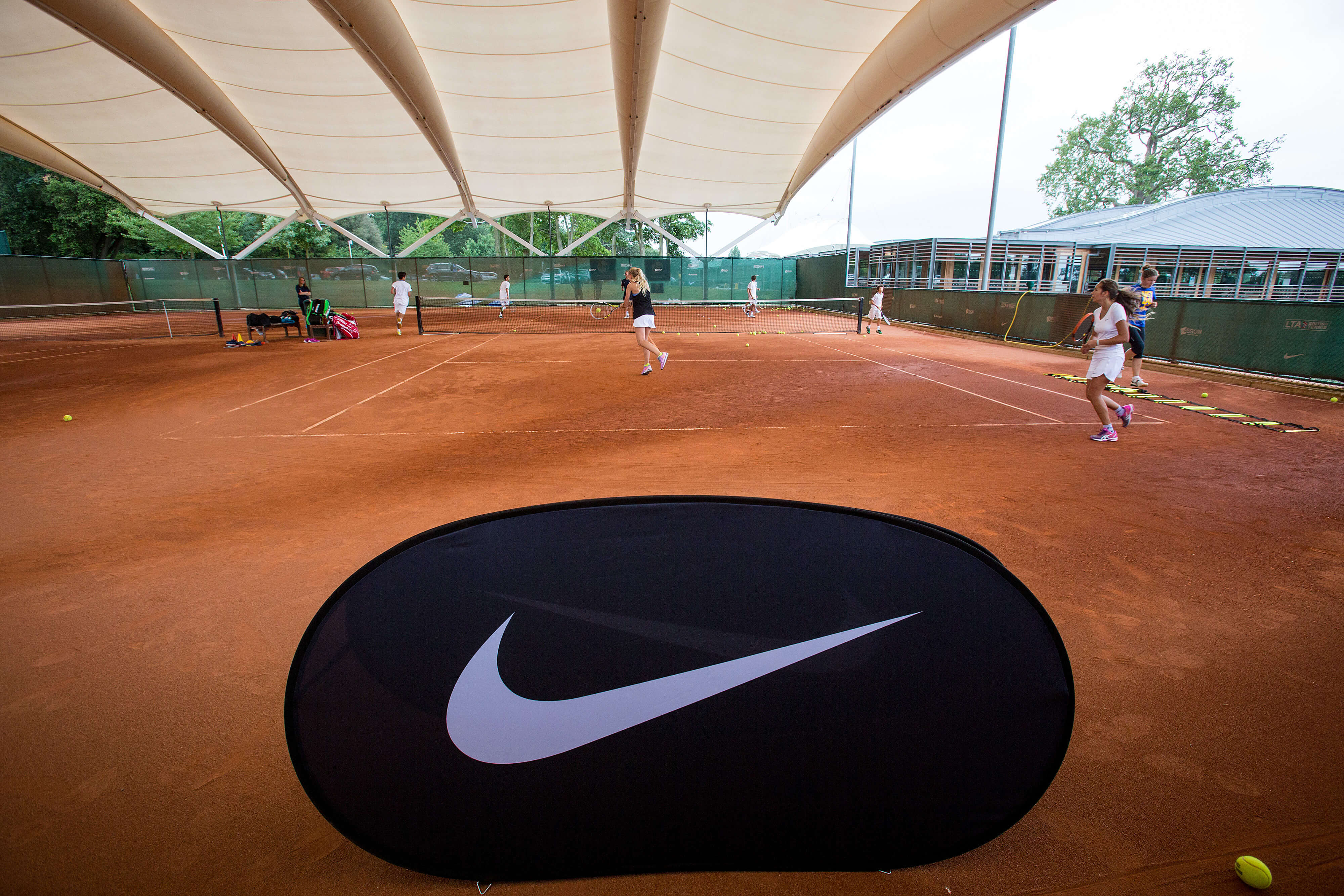 Logo do Acampamento de Tênis da Nike - Nike Tennis Camp 2021 Logo do Acampamento de Tênis da Nike - Nike Tennis Camp 2021