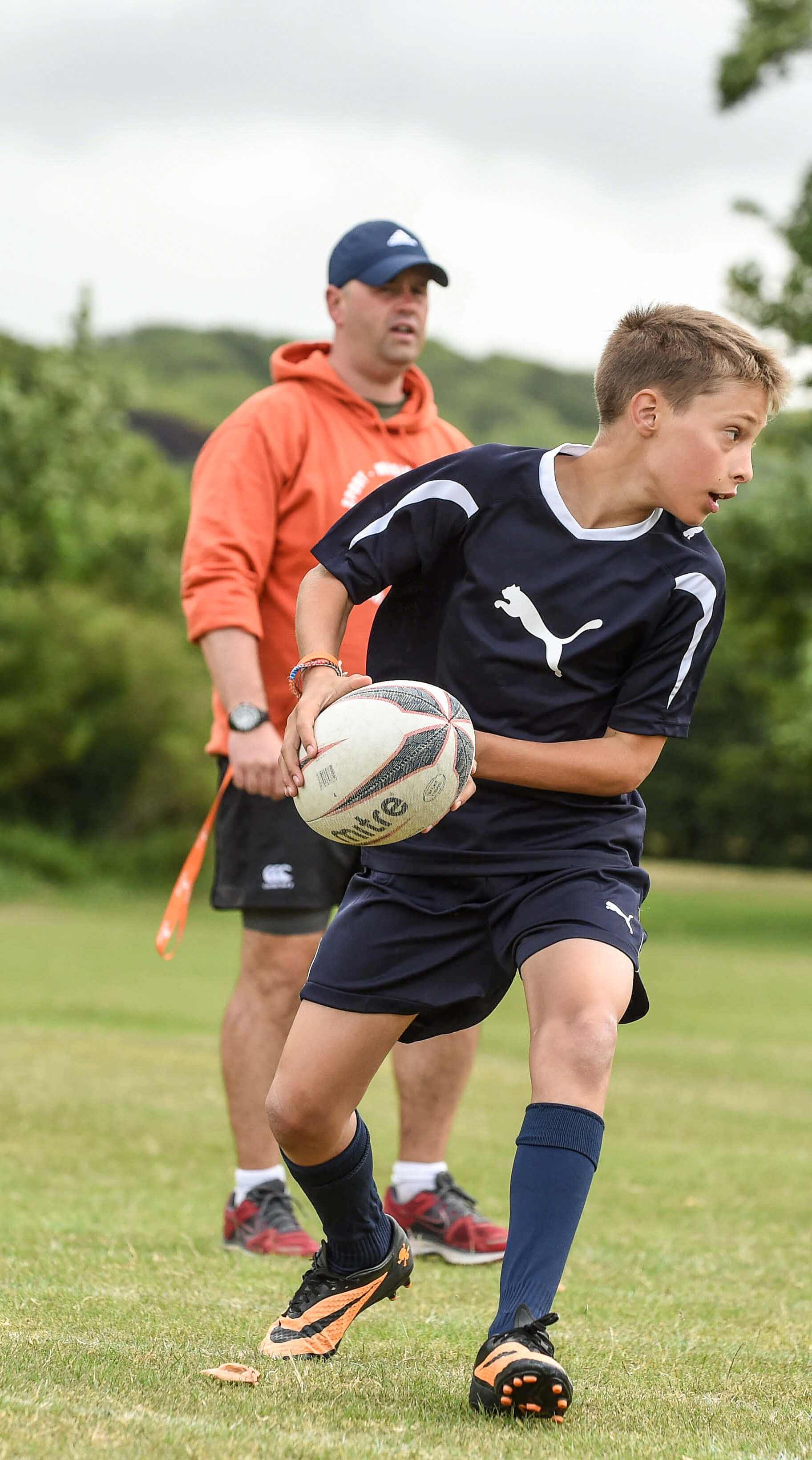 Acampamento de futebol de Liverpool na Inglaterra com Inglês [Campus 2024]