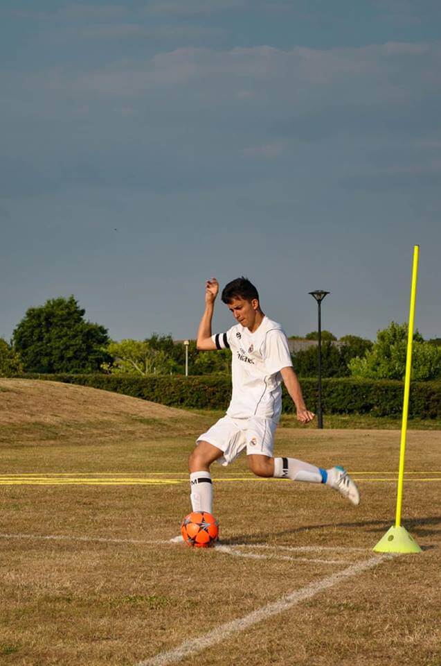 Treinamento no Acampamento de Futebol do Real Madrid na Dublin 2024. Foto à direita