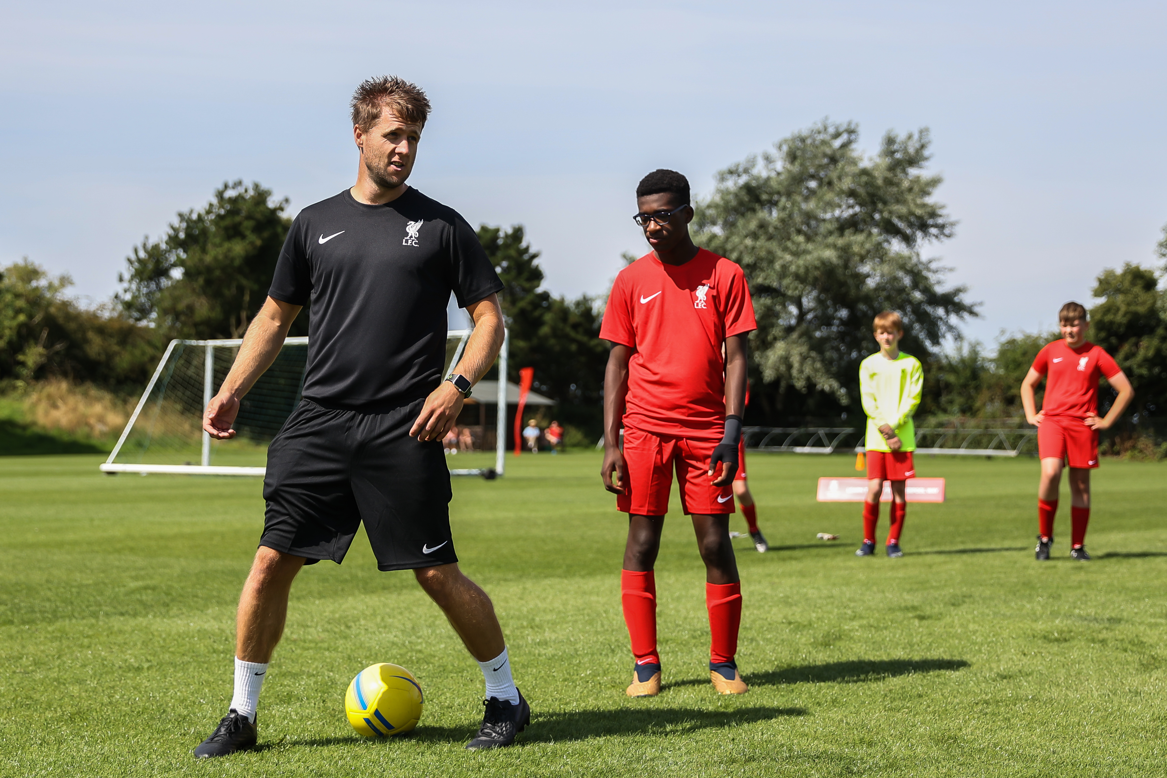 Acampamento de futebol de Liverpool na Inglaterra com Inglês