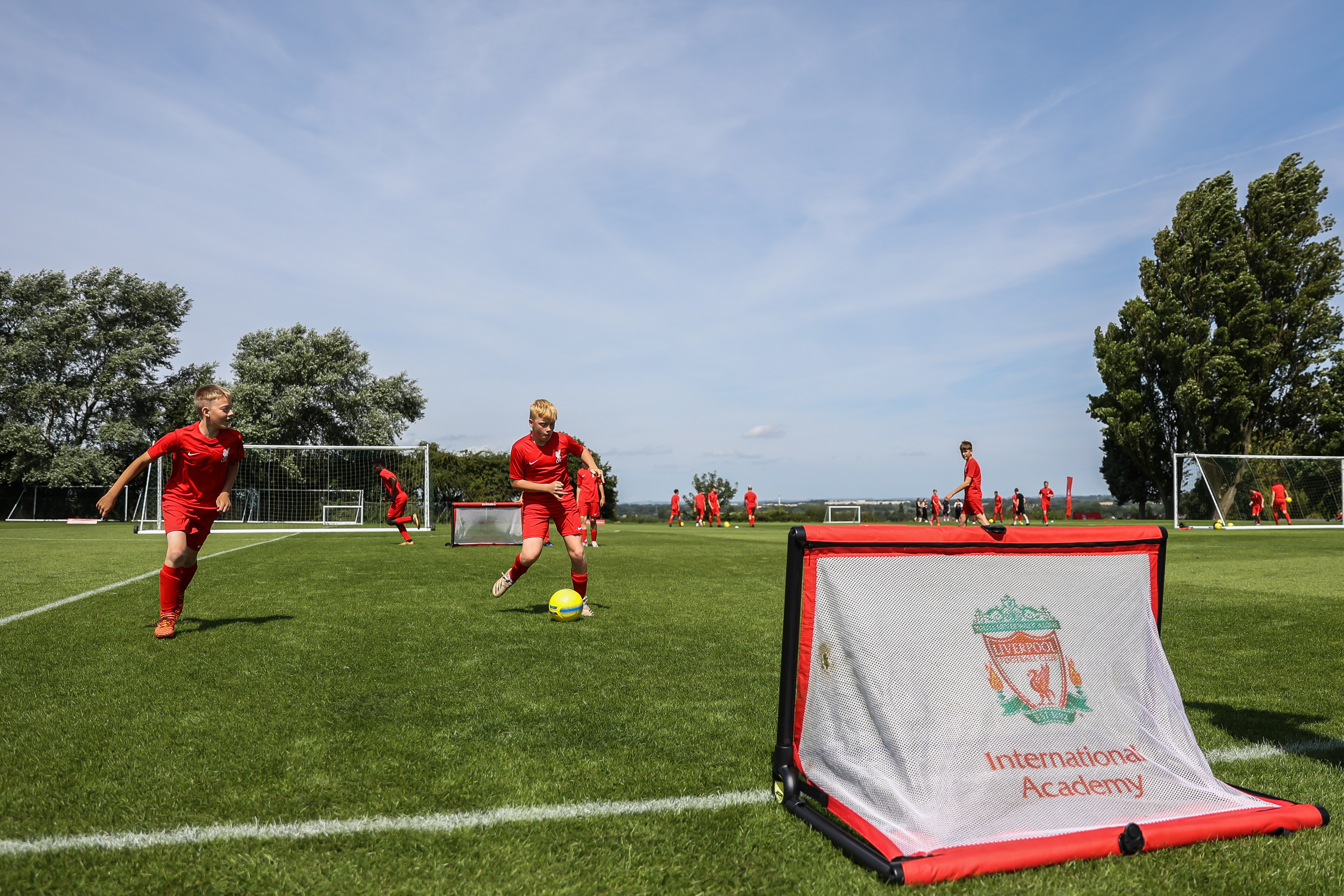 Acampamento de futebol de Liverpool na Inglaterra com Inglês