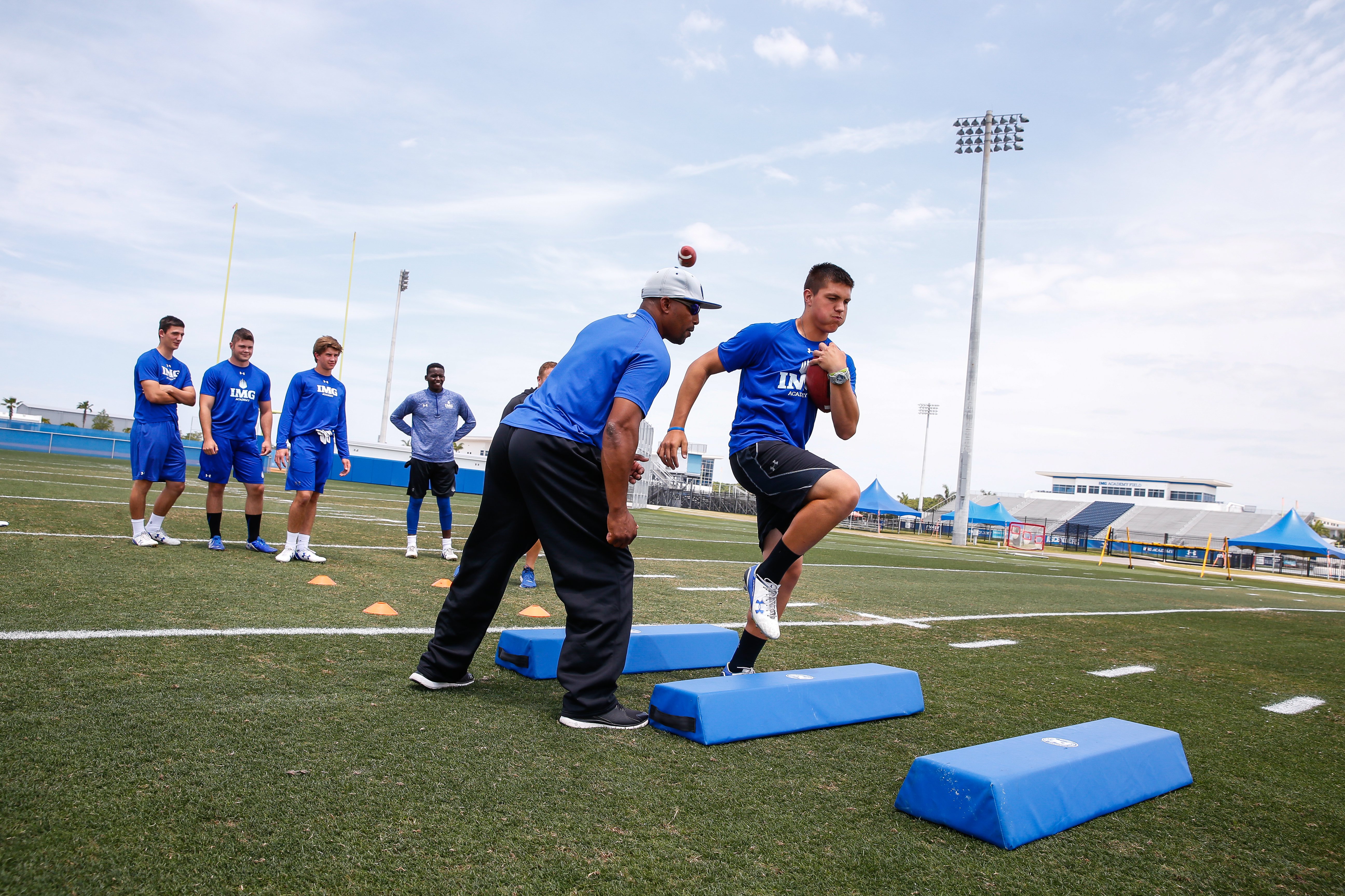 IMG football camp in USA Summer Soccer Camp with English [Campus 2025]