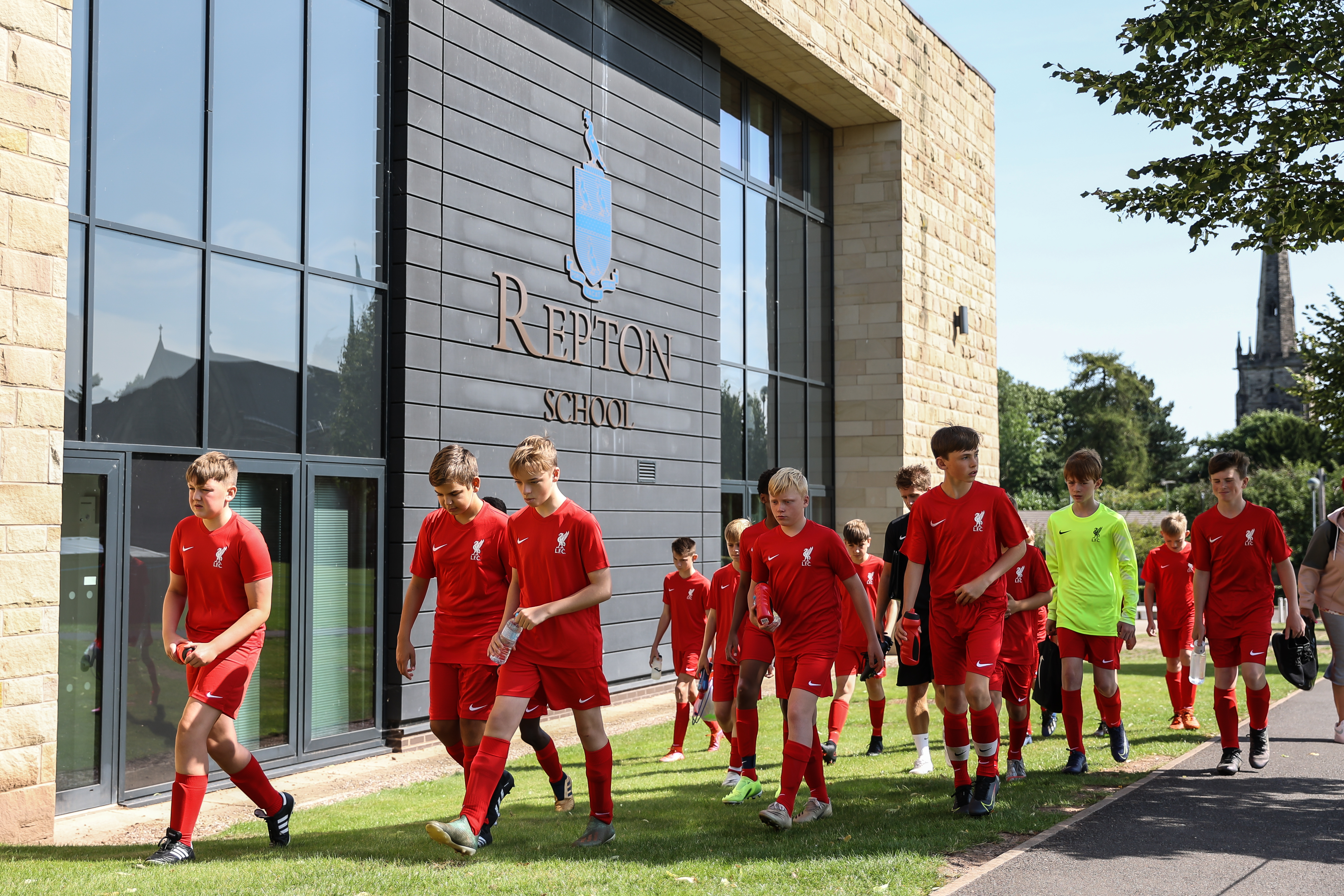 Acampamento de futebol de Liverpool na Inglaterra com Inglês