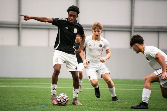 Campamento de verano de fútbol de alto rendimiento de Inglaterra [Campus 2026]