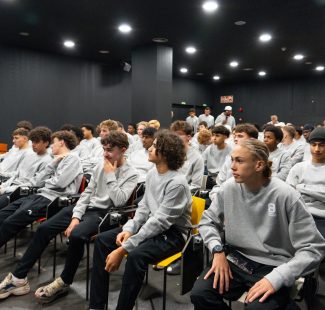 Classes d'Idiomes: Immersió i Connexió Global