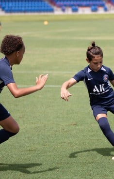 Centrocampista in allenamento ad alte prestazioni al PSG USA